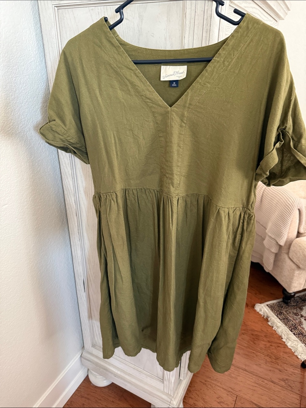 Universal Thread Olive Green V-Neck Tunic Top